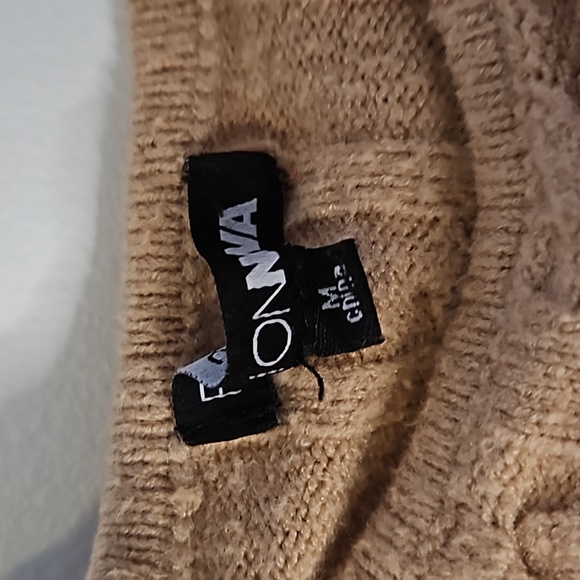 Fashion Nova Brown Cropped Knit Pattern Top Size Medium - Picture 9 of 9